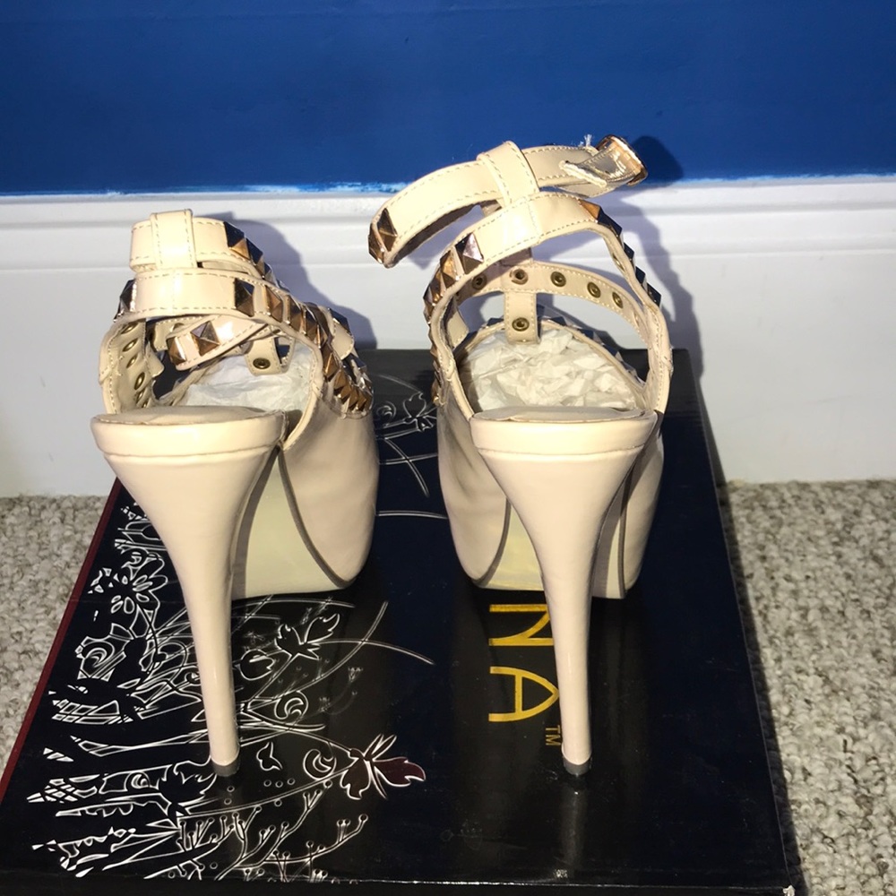 Heels - Picture 3 of 4